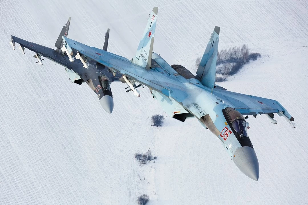 Απίστευτη αερομαχία: Ενα Su-35 με 6 F-16 – Ο «Ρώσος μαχητής» εναντίον όλων – Βίντεο